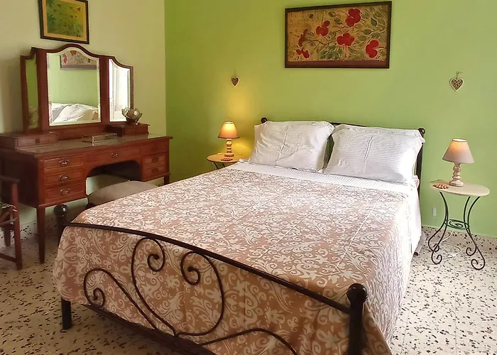 Italian Flair With A View アパート